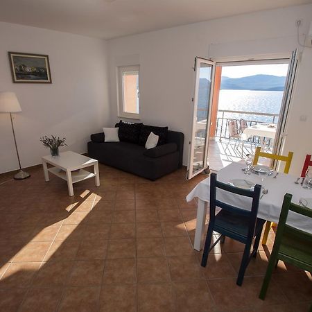Apartments Villa Dorida Комарна Екстериор снимка
